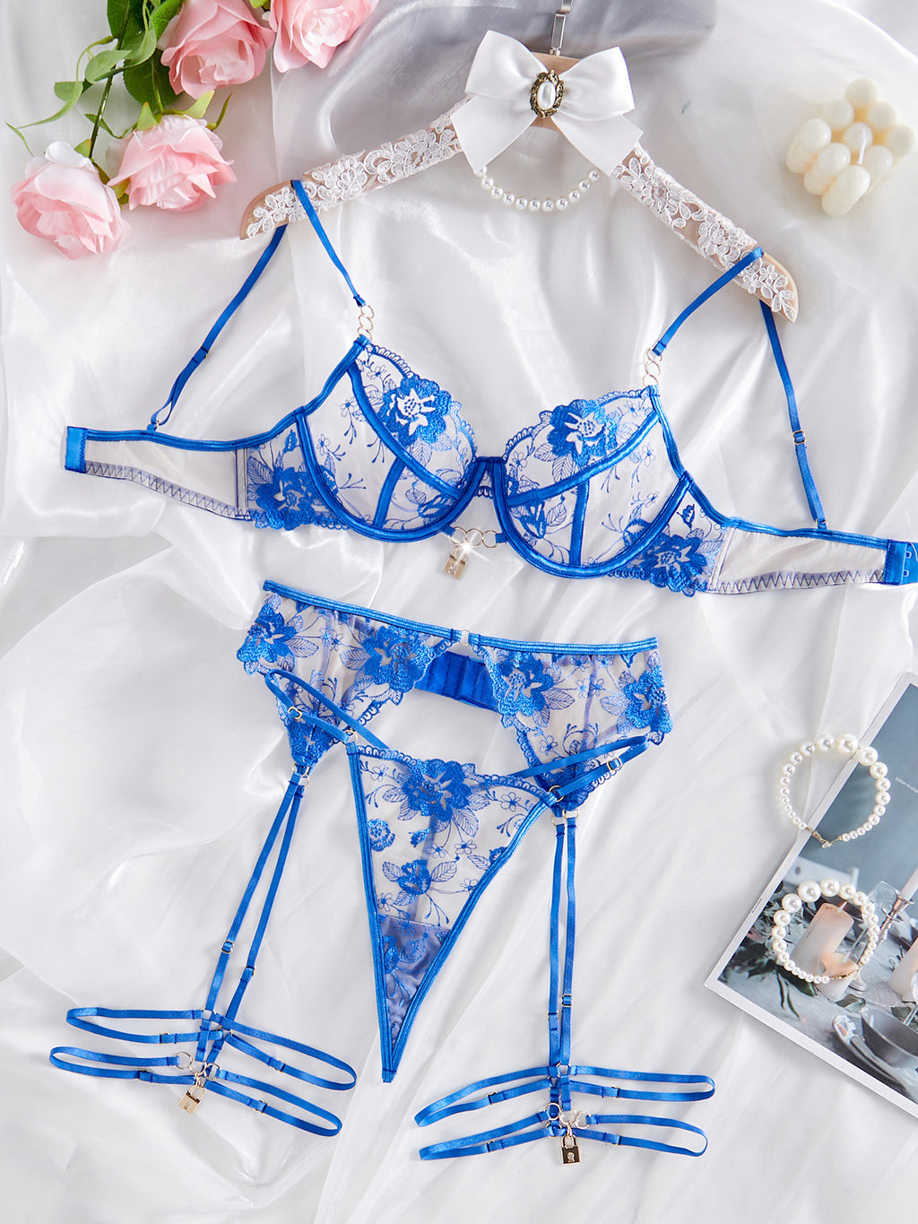 NATEA Prestige — Ensemble bleu en dentelle fine, élégance et raffinement